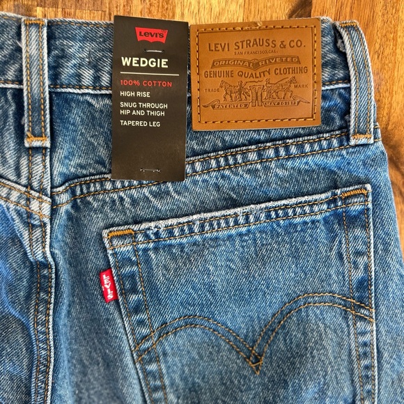Levi’s Wedgie Icon High Rise Jeans - Picture 5 of 6